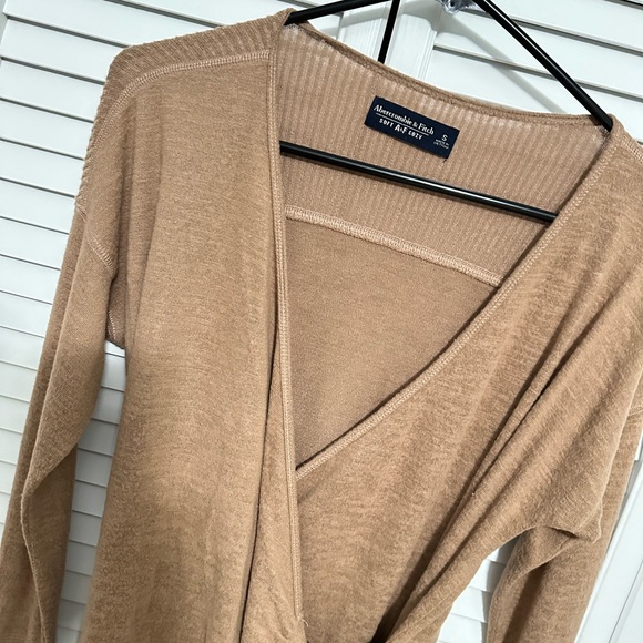 Abercrombie Soft AF Top Small - Picture 2 of 2